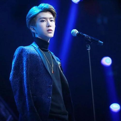 范丞丞吃瓜破坏道具视频,道具瞬间变“瓜盘”