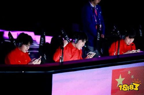 亚运会颁奖吃瓜视频,吃瓜群众捕捉精彩瞬间